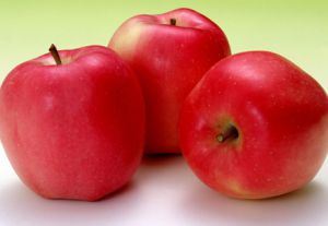 Конкурс для новогоднего застолья "Яблочко от яблони"