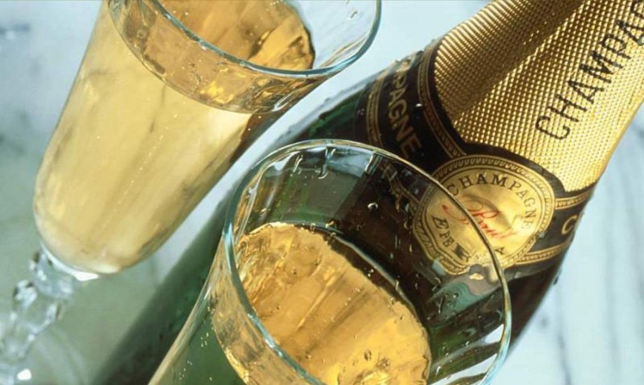 Как сохранить пузырьки в открытом шампанском